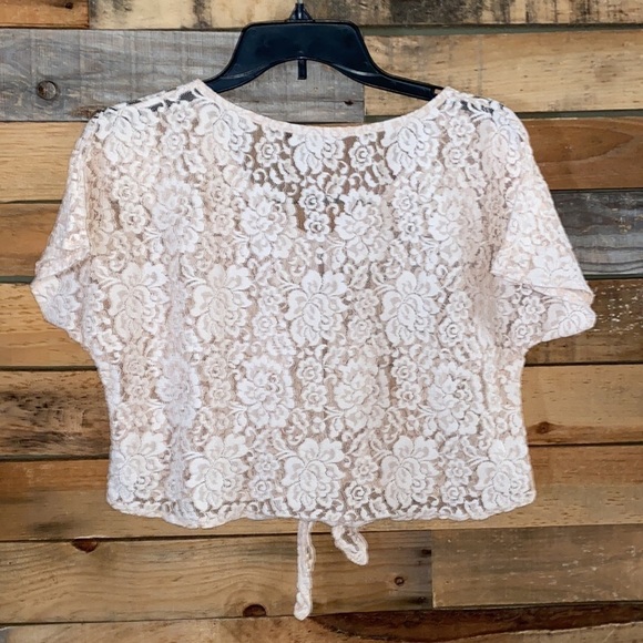 🌻 CUTE Juniors Lace Half Top - Picture 2 of 5